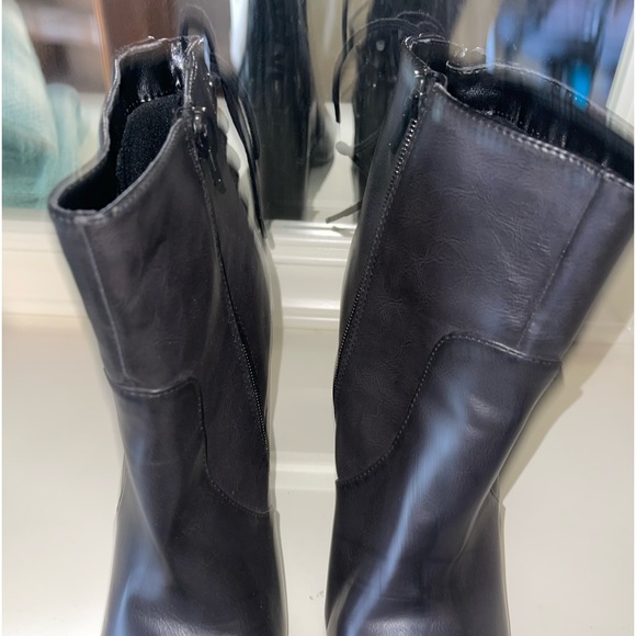 Boots - Picture 5 of 6